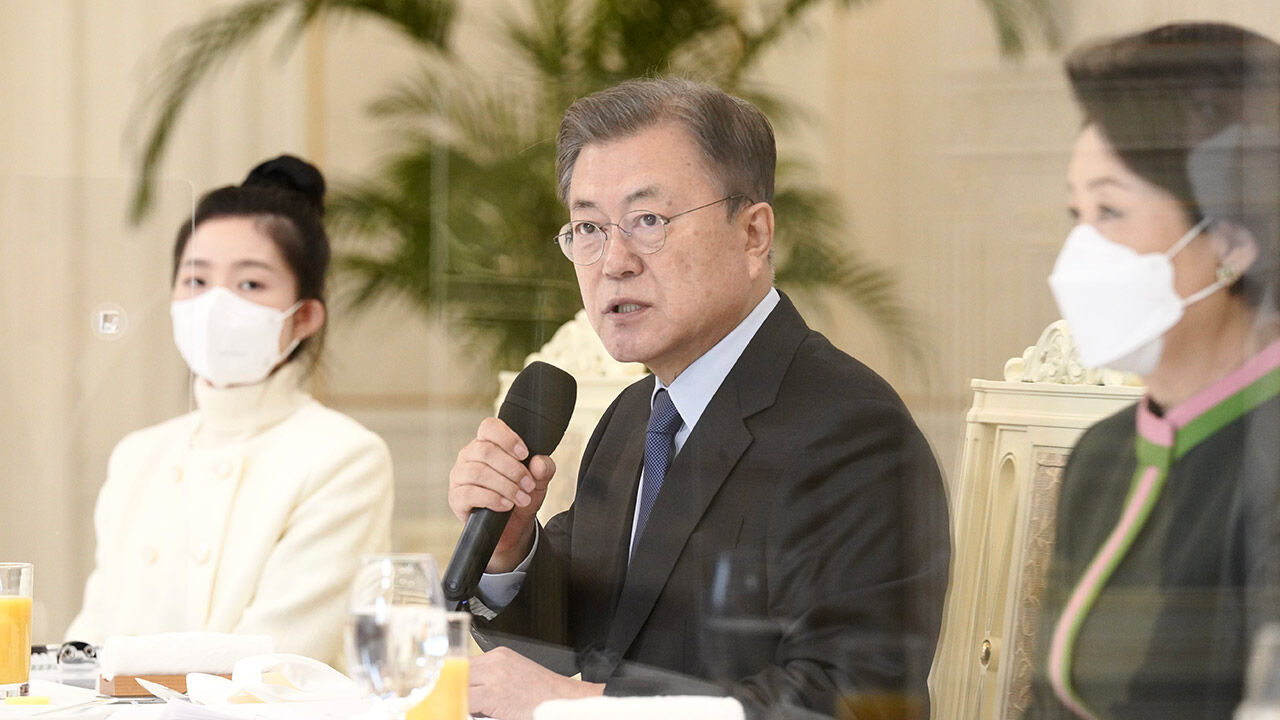문 대통령, 자립준비 청년들 초청 오찬…"다양한 주거환경 제공"