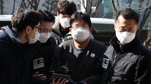 '부모 &middot; 형 살해' 30대 영장심사&hellip;자진신고한 이유 묻자 묵묵부답