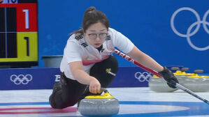 [영상] "와우" 스쳤는데 정확한 각! 오늘도 '퍼펙트 샷' 퍼레이드 (4엔드) (컬링 여자 예선-대한민국 vs 미국)