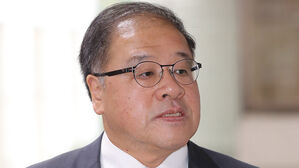 안종범 전 정책수석 회고록 출간…"수첩 63권은 나의 분신"