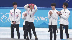 [영상] '곽윤기의 BTS 세리머니' 자랑스러운 은메달 시상식 (쇼트트랙 남자 5000m 계주 간이 시상식)