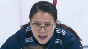 [영상] "김은정, 이걸 해내네요!" 정교한 트리플 테이크아웃 (컬링 여자 예선-대한민국 vs 덴마크)