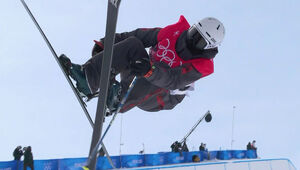 [영상] '엄청난 높이' 레이첼 카커, 감탄을 자아낸 공중 동작 (프리스타일 스키 여자 하프파이프 예선 2차 시기)