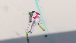 [영상] '높이 좋았는데'&hellip;바인딩 부러진 칼리 마굴리스 (프리스타일 스키 여자 하프파이프 결승 1차 시기)