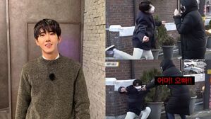 [SBS Star] VIDEO: Hwang Kwang Hee Falls Over While Dancing for a Fan Who He Unexpectedly Met
