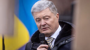 포로셴코 우크라 전 대통령 "푸틴은 미쳤다" 성토