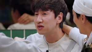 [SBS Star] Lee Kwang Soo Shares His Worries, "People Ask Me Whether I Really Am an Actor"