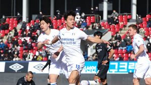 성남전에서 2-2 동점 골 넣은 수원 오현규 (사진=한국프로축구연맹 제공, 연합뉴스)