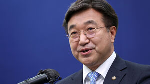 민주당 "인수위, 폭주 자동차&hellip;안하무인 월권"