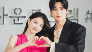 [SBS Star] "He Has Such a Pretty Nose that..." Han So-hee&middot;Park Hyung Sik Share What They Think of Each Other