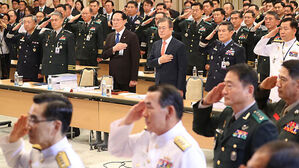 [취재파일] '文정부 안보' 때리는 예비역들&hellip;현역 때도 용감했나