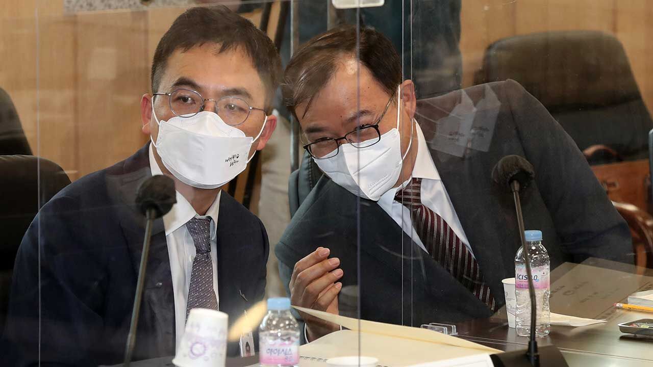 법무부 구자현 검찰국장(왼쪽), 주영환 기조실장