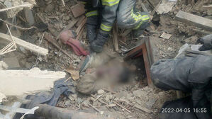 [실시간 e뉴스] "살아 있다!" 집중 포격 속 기적의 생존