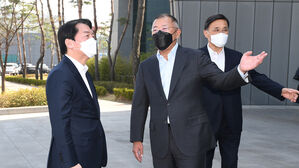 안철수 대통령직위원회 위원장, 현대자동차&middot;기아 기술연구소 방문 (사진=인수위사진기자단, 연합뉴스)