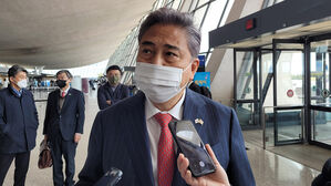 박진 외교장관 후보자 "외교엔 국익뿐"&hellip;코로나 확진으로 격리