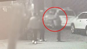 [단독] "나랑 연애하자" 부적절한 신체 접촉까지…60대 남성 입건 (D리포트)