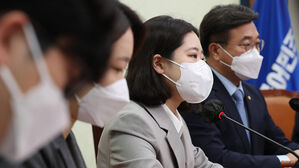 민주당 박지현 "조국 · 정경심, 사과해야"…조국 "몇백 번이고 사과할 것"