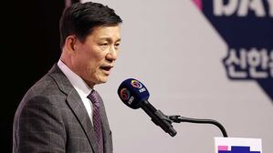 허구연 "NC, 접근성 떨어져 위약금 물고 연고지 옮길 수도"