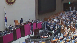 '검수완박' 1차 입법 국회 통과&hellip;대검 "깊은 유감"