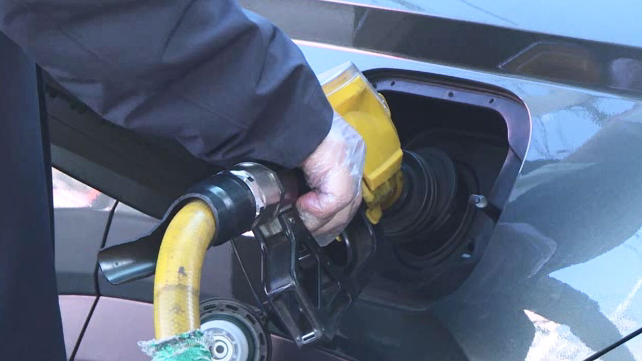 30 cut in fuel tax from today... Gasoline 83 won · Diesel 58 won ↓