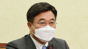 윤호중 "인사청문 명단이라기보다 검찰 수사대상 명단&hellip;철저 검증"