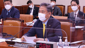 박진 "사드, 정상 작동토록 개선해야"&hellip;추가 배치에는 신중론