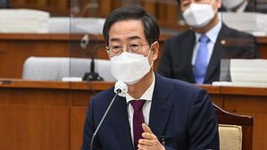 한덕수 "한국 로펌, 론스타 도왔다고 비난받아야 하나"