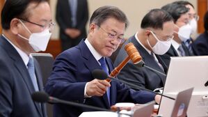 [영상] 문 대통령 "검찰 수사 정치적 중립성 우려 여전"&hellip;'검수완박' 법안 의결