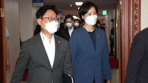 '불편한 동거' 불가피&hellip;尹 정부 첫 국무회의 동석 文 정부 장관은