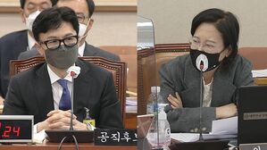 [영상] 이수진 "비꼬는 겁니까? 질문이 웃깁니까?"&hellip;한동훈-김건희 카톡 질의 도중 소란