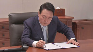 윤 대통령, 한덕수 임명동의안 1호 결재&hellip;추경호 등 7개 부처 장관 임명