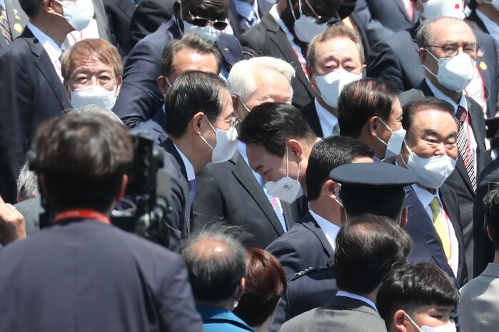 한덕수(왼쪽), 윤석열