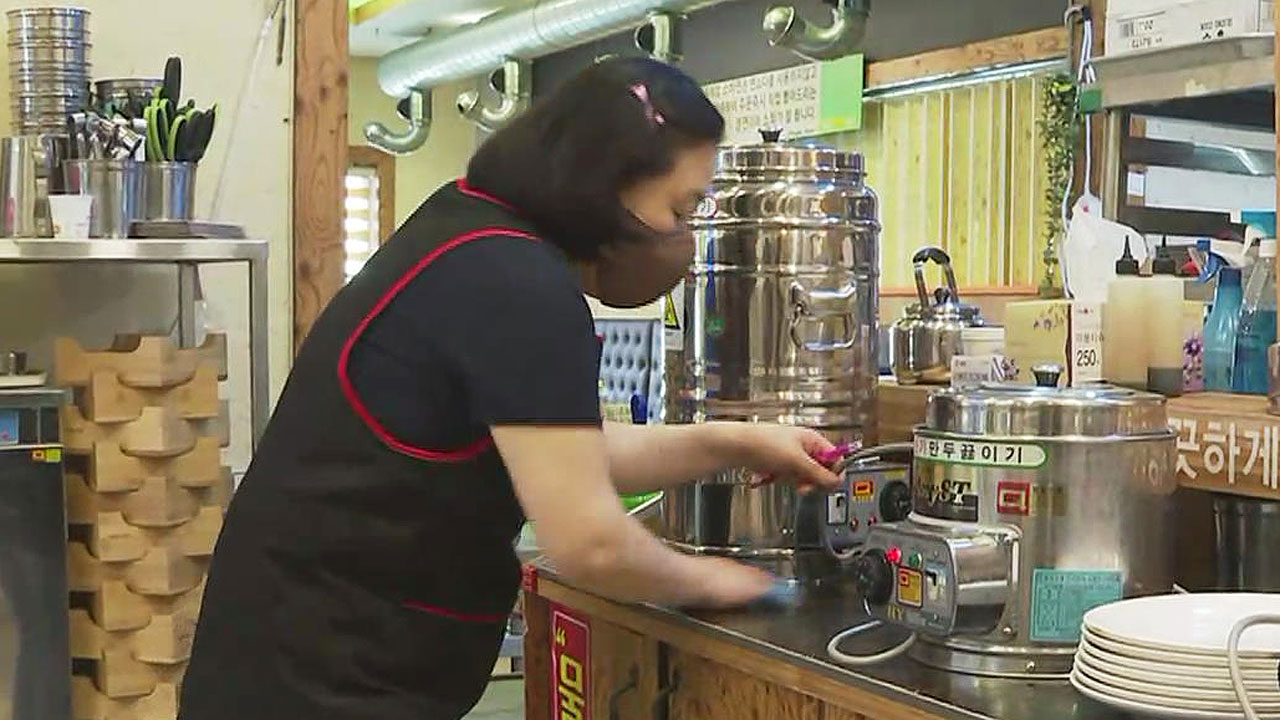 매출 올라도 울상, 일손 구하기가 '하늘에 별 따기'