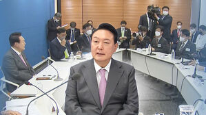 윤 대통령 "경제 위기 선제대응해야"…차관급 21명 인선