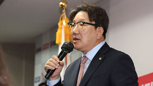 권성동 원내대표가 14일 서울 중구 한국프레스센터에서 열린 오세훈 서울시장 후보 선거사무소 개소식에서 축사하고 있다.