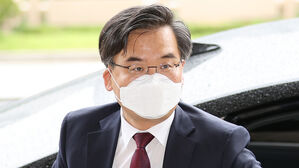 구본선 전 대검 차장 사의&hellip;"공정 &middot; 중립 생명으로 여기길"