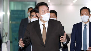 윤 대통령, '정호영 임명하나' 질문에 "계속 검토하겠다"