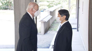 [실시간 e뉴스] 오바마는 90도, 트럼프는 '툭툭'&hellip;일왕 만난 바이든은?