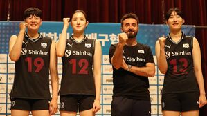 한국 여자배구, VNL 첫 경기서 일본에 0대 3 완패