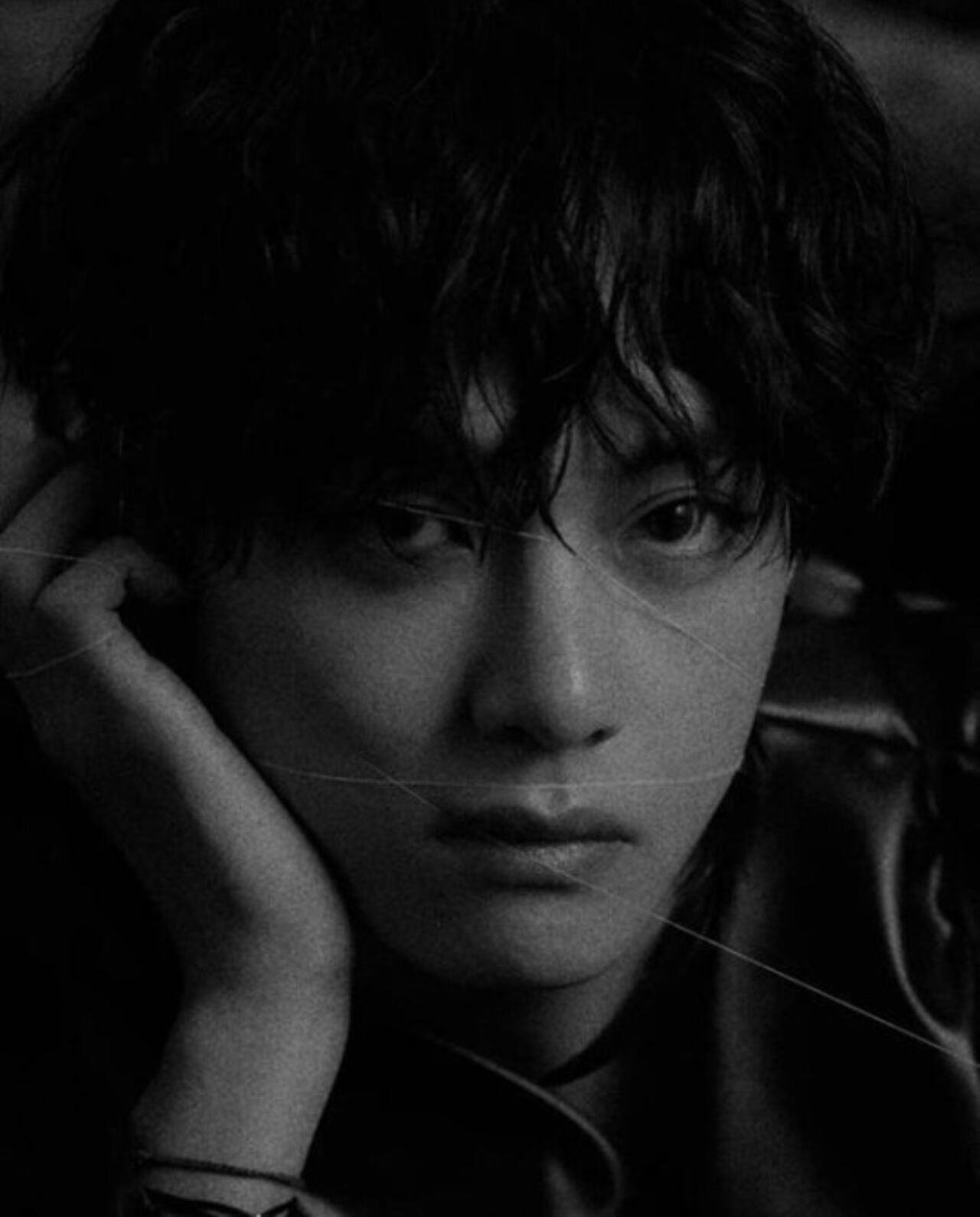 BLACKPINK JENNIE & BTS V Return to Social Media on the Same Day