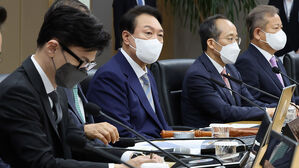 [영상] 윤 대통령, 세종서 첫 '정식' 국무회의…"총리 중심 원팀"