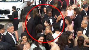 아이유 어깨 치고 "화장해줄게"&hellip;사과 목적은 본인 홍보?