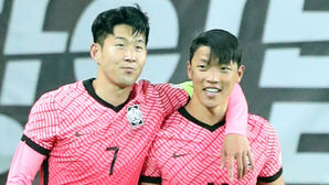 [포토] 칠레 잡은 벤투호…황희찬 · 손흥민, 짜릿했던 '골맛'