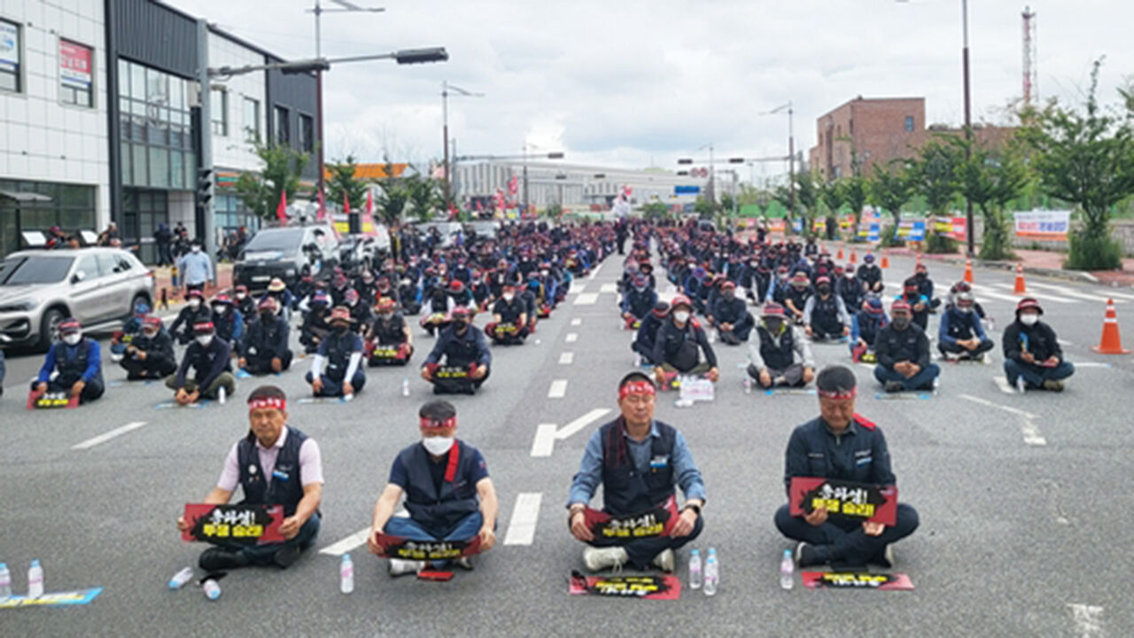 울산서 화물연대 파업 중 마찰…경찰, 조합원 4명 연행