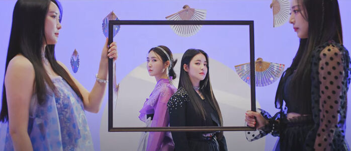 지난해 한복 세계화 물결 사업에 참여한 그룹 브레이브걸스와 다크비. (사진=한복진흥센터 유튜브 캡쳐)
