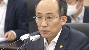 "복합 위기 시작돼, 당분간 계속" 당부 남긴 경제부총리