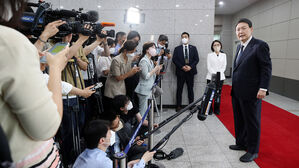 윤 대통령, 공공기관에 "경제 어려울 땐 먼저 허리띠 졸라맸다"