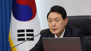 윤석열 대통령이 21일 서울 용산 대통령실 청사에서 열린 국무회의에서 발언하고 있다.