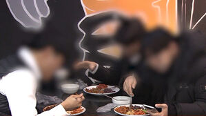 배달앱 지우고 '탕비실 파먹기'&hellip;'짠테크' 돌입하는 2030