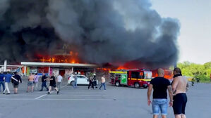 러, 전쟁 속 테러&hellip;핵전폭기 띄워 우크라 쇼핑몰 폭격